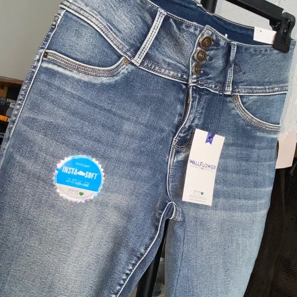 Wallflower Skinny Jeans - Picture 2 of 10